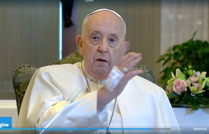 Papa Franjo ima upalu pluća: 'Danas ne mogu prići prozoru'