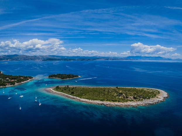 Fotografije iz zraka uvale Krknjaši na Drveniku Velom