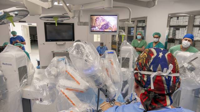 U KBC-u Split obavili su prve operacije uz pomoć robota: 'Dnevno asistira na 4 zahvata'