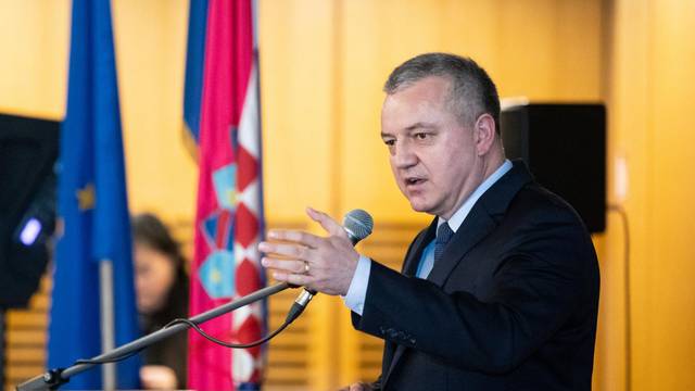 Zagreb: Ministarstvo gospodarstva i poduzetnici potpisali ugovore o naukovanju