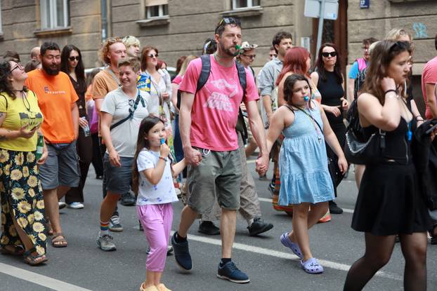 Zagreb: 25. Povorka ponosa LGBTIQ zajednice "Korak po korak, iskorak!"