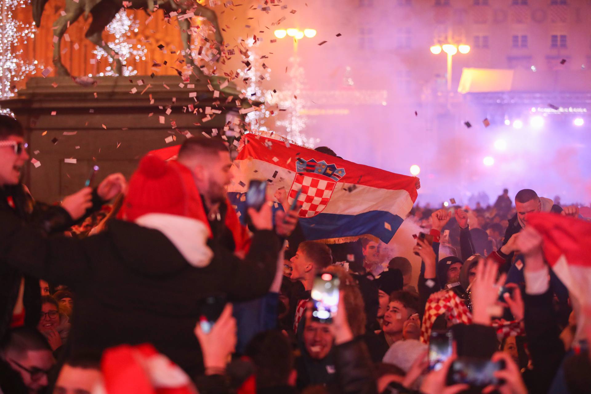 Zagreb: Veliko slavlje navijača na trgu nakon osvojene bronce na Svjetskom prvenstvu u Kataru