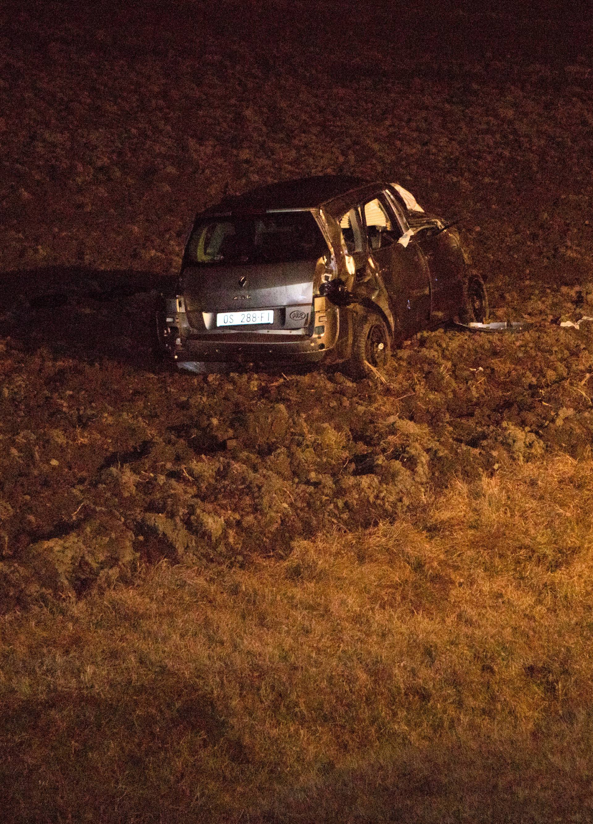 Auto sletio u kanal kod Belog Manastira, poginuo vozač (48)