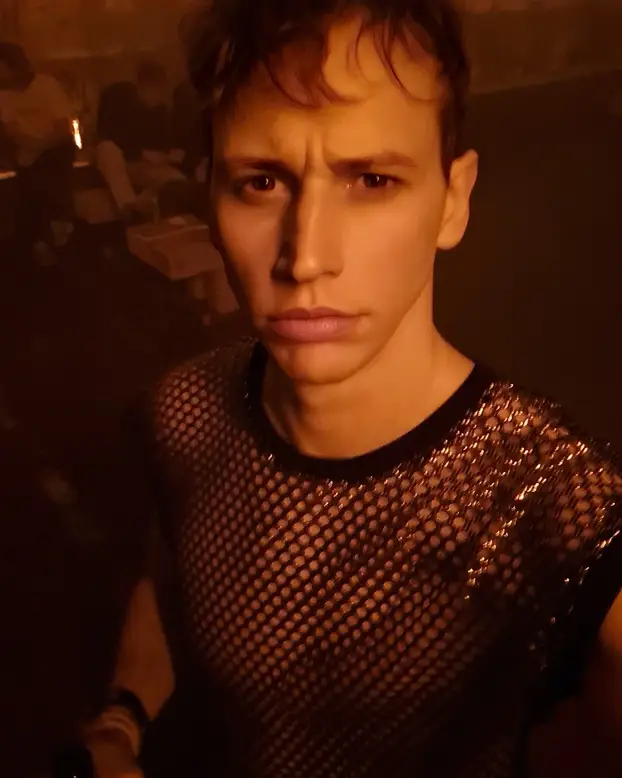 Tko su zvijezde nove hit serije 'Sram': Sjajno glume tinejdžere, neki imaju i preko 30 godina