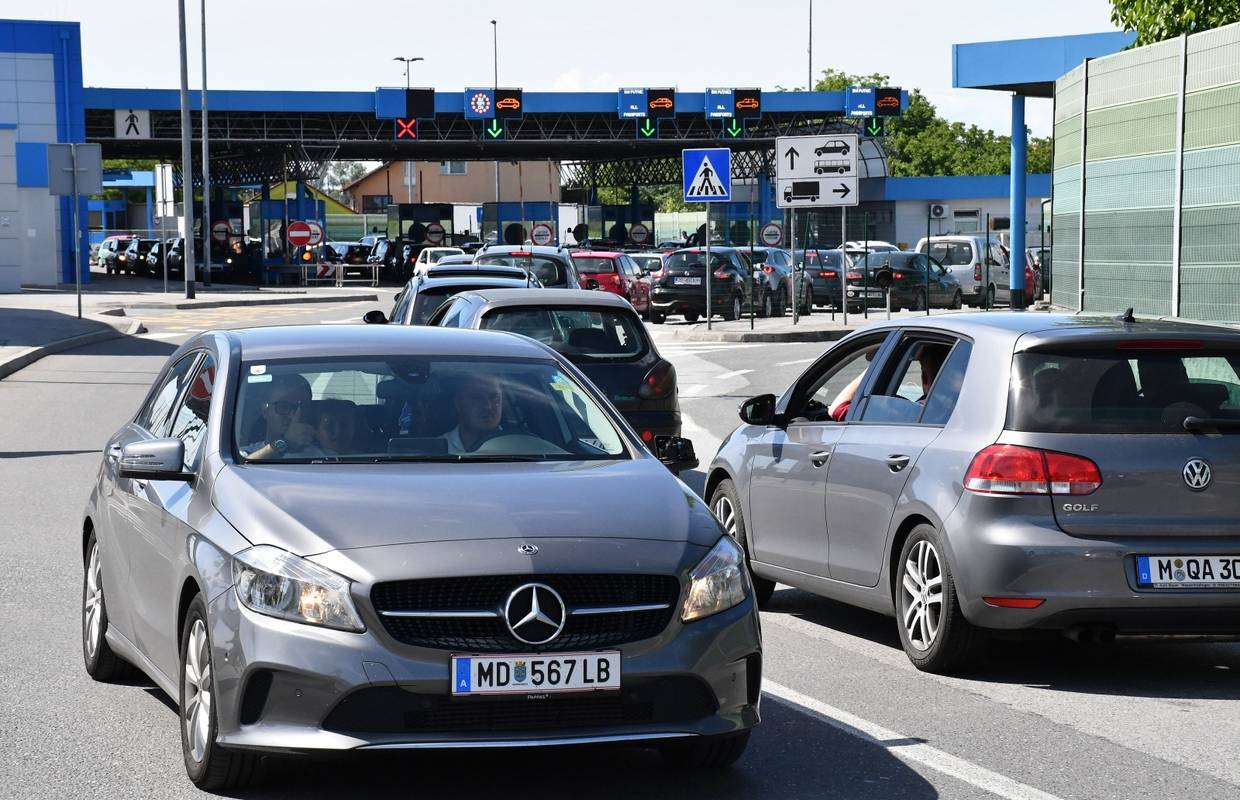 Crna Gora zatvorila granicu s BiH, za sve su krivi - navijači?!