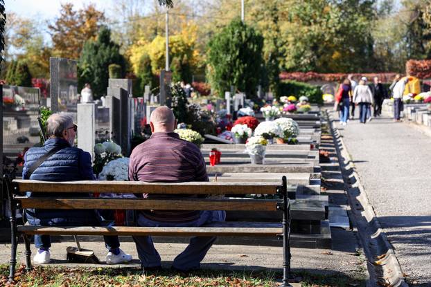 Zagreb: Svi sveti groblja poznatih osoba