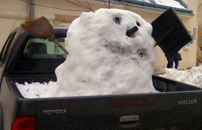 Šefe, samo vozi: Kud ja pođem tuda sa mnom ide i moj snješko
