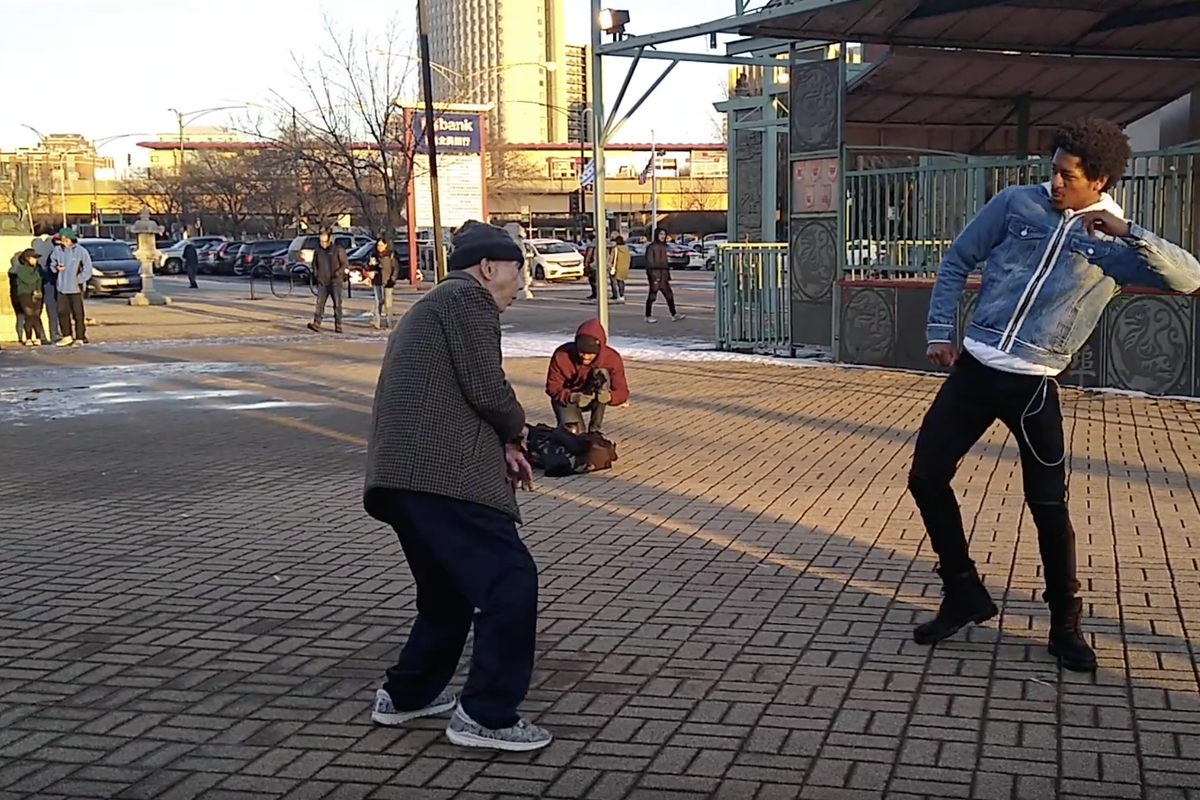Djedica (92) nasred gradskog trga izazvao plesača na dvoboj