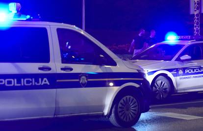 Mladić kod Osijeka upao u kuće, bježao policiji pa pao s krova