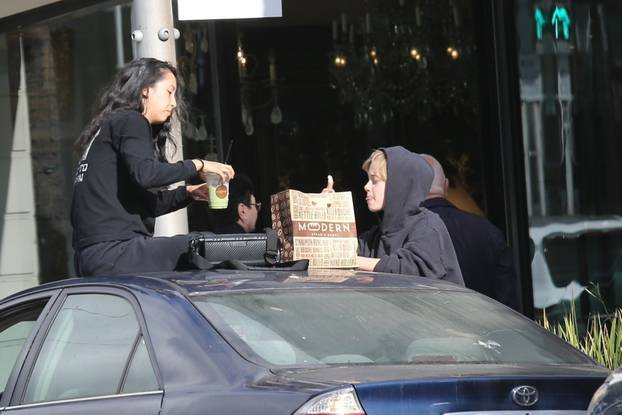 *PREMIUM-EXCLUSIVE* Shiloh Jolie was spotted showing off a little PDA with her girlfriend as they had lunch on top of a car in Los Angeles **SHOT ON 11/15/24**