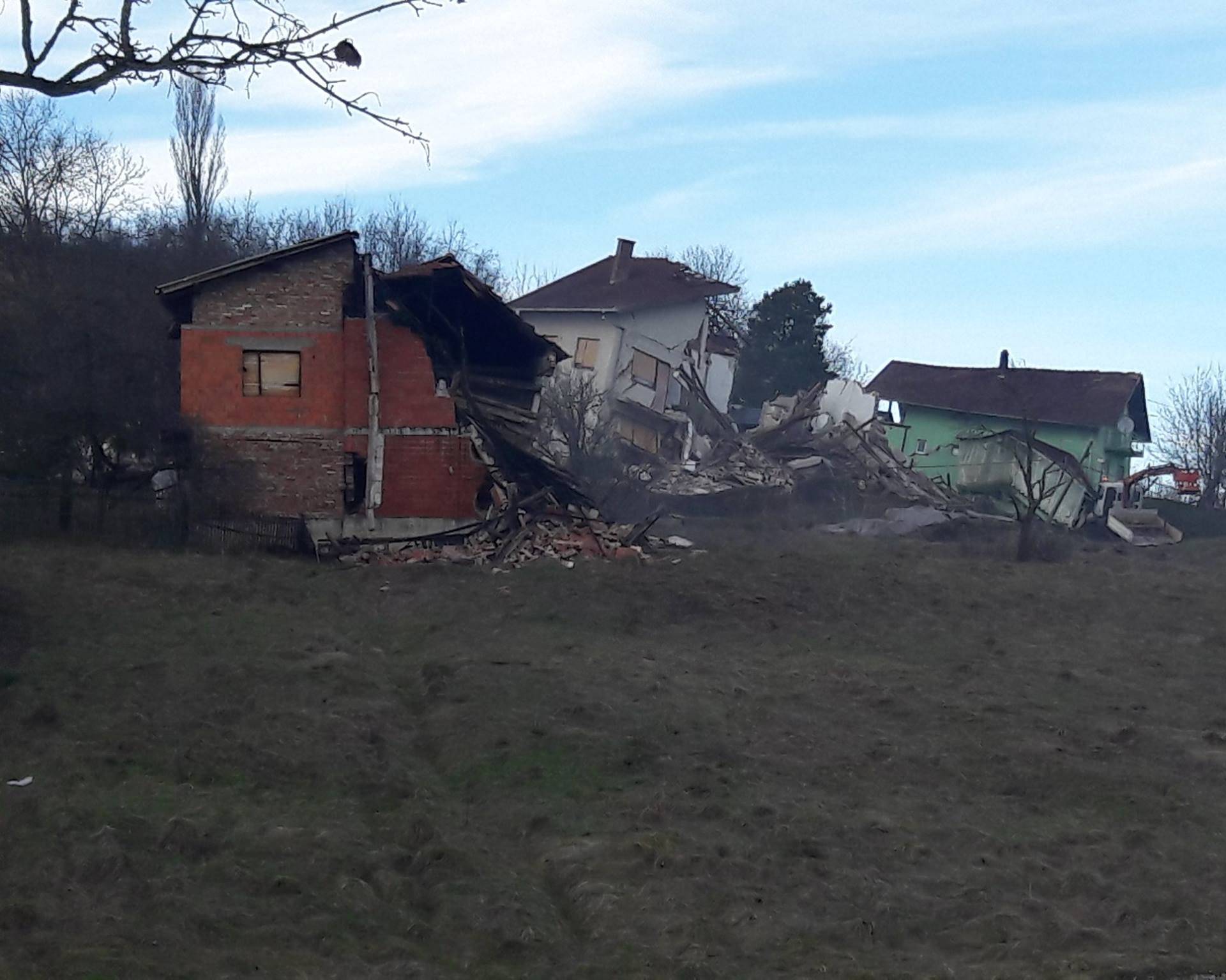 Šest kuća potpuno je uništeno: Ljudi su se na vrijeme spasili