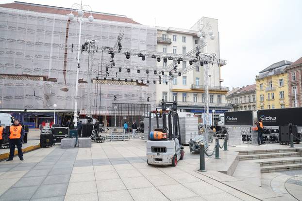 Zagreb: U tijeku je postavljanje bine na glavnom Trgu gdje će biti organiziran doček rukometaša