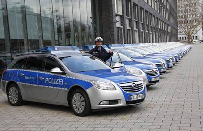 Njemački policajci ne stanu u Insignije, nisu im ni pregledne