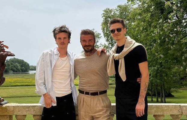 Glamur, život pod povećalom i velika obiteljska drama: Ovako su se mijenjali Beckhamovi