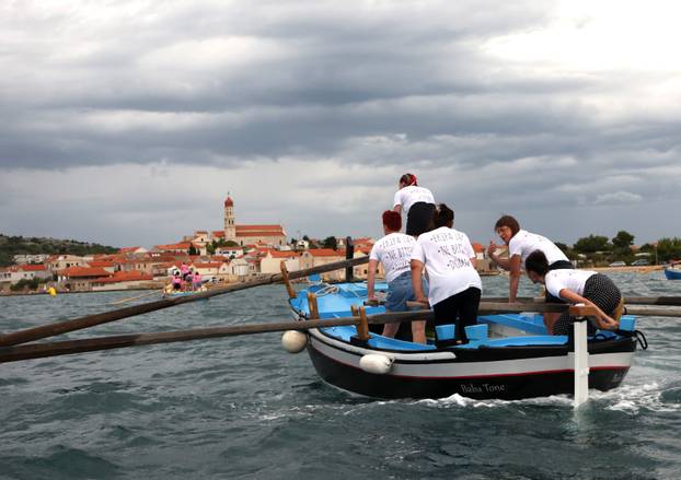 FOTO Ženska regata u Betini oduševila mještane i turiste