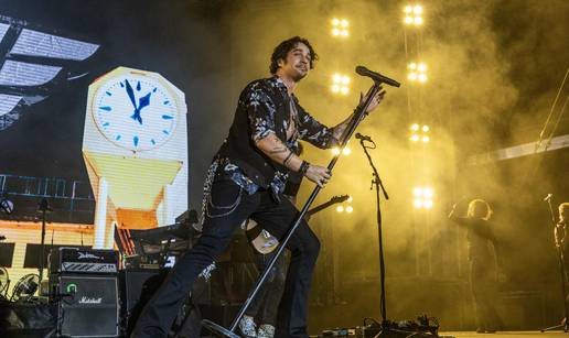 FOTO Kakva euforija u prepunoj pulskoj Areni! Nastupio Parni valjak, pogledajte atmosferu