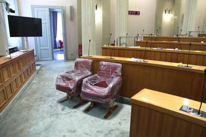 Zagreb: Postavljanje novih fotelja u sabornici