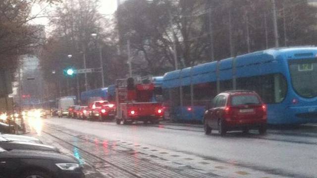 Prometni čep: Zbog nestanka struje tramvaji stajali u  koloni