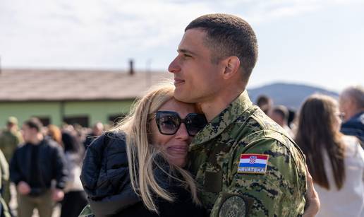 FOTO: Osim Thompsonove k&cacute;eri danas su prisegnuli i 'obi&ccaron;ni' ro&ccaron;nici. Ovako je bilo u Slunju...