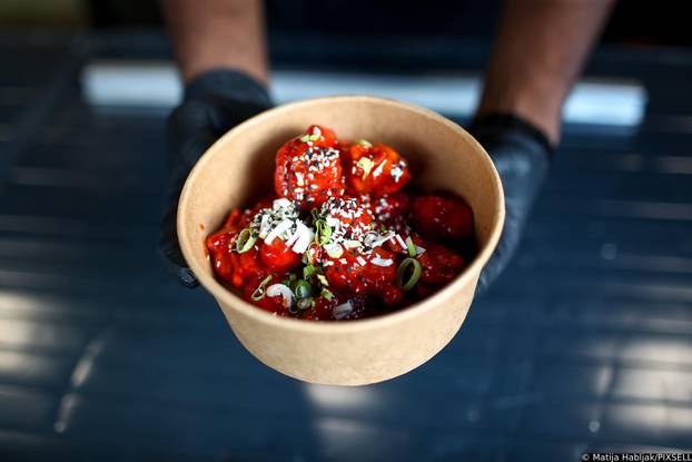 Zagreb: Atmosferu na Trgu J.J. Strossmayera gdje se održava Ljetni festival 