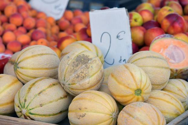 Šibenik: Subotnja ponuda vo?a i povr?a na gradskoj tržnici