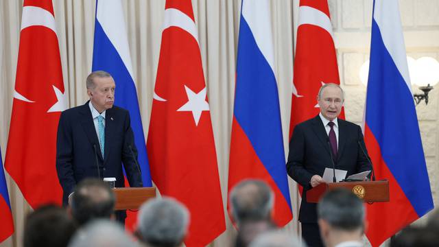 Turkish President Erdogan and his Russian counterpart Putin hold a press conference in Sochi