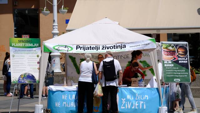 Obilježavanje Dana biljnih burgera na glavnom zagrebačkom trgu