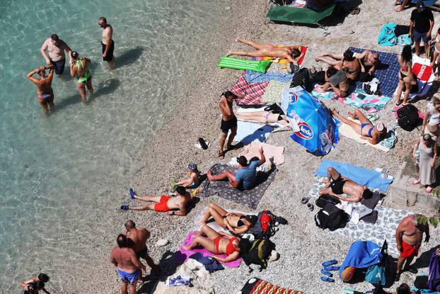 Rijeka: Kupači na gradskoj plaži Sablićevo