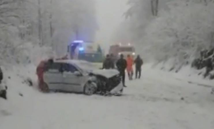 'Izvlačili su ženu  iz smrskanog automobila. Jaukala je od boli'