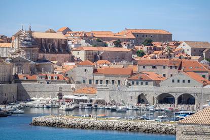 Dubrovnk: S početkom rujna broj turista u gradu i na plaži ne opada