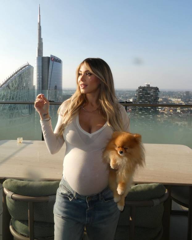 FOTO Trudna je, ali i dalje radi! Diletta objavila fotke s posla, a fanovi 'poludjeli': 'Ti si čarobna'