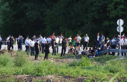 Zaustavili 90 ljudi kod prijelaza Izačić, pokušali ući u Hrvatsku