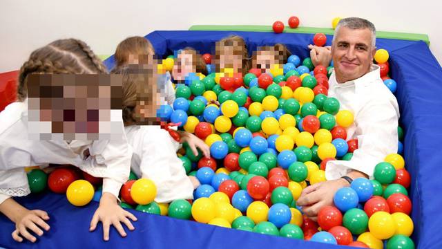 Ovako je Miro Bulj otvorio vrtić u Sinju. S djecom u bazenu s lopticama: 'Najsretniji dan!'