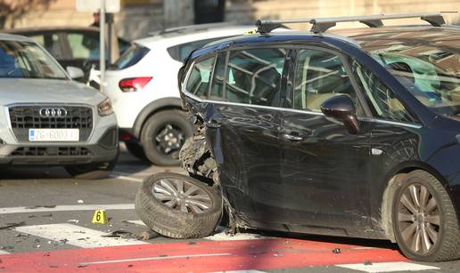 FOTO Kaos u centru Zagreba: Tri auta se sudarila na raskrižju