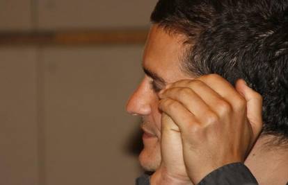 Orlando Bloom nervozno skrivao lice u Sarajevu