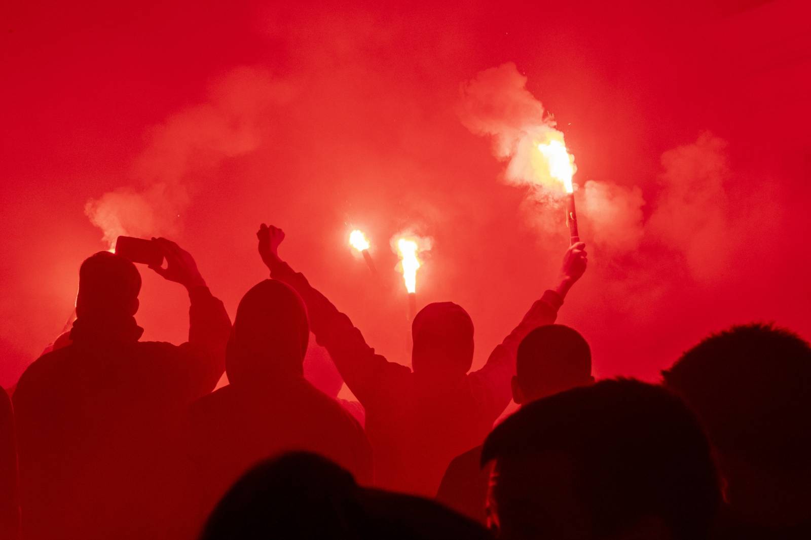 Split: Torcida velikom bakljadom uz pratnju policije slavi 70. rodendan