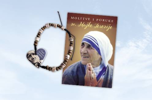 U prodaji narukvica s likom Majke Terezije i knjižica s molitvama