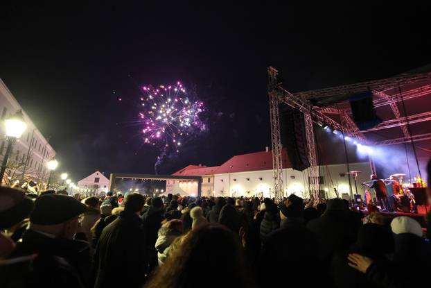 Osječani i njihovi gosti u novu 2026. godinu ušli su uz zvukove legendarnog Miroslava Škore