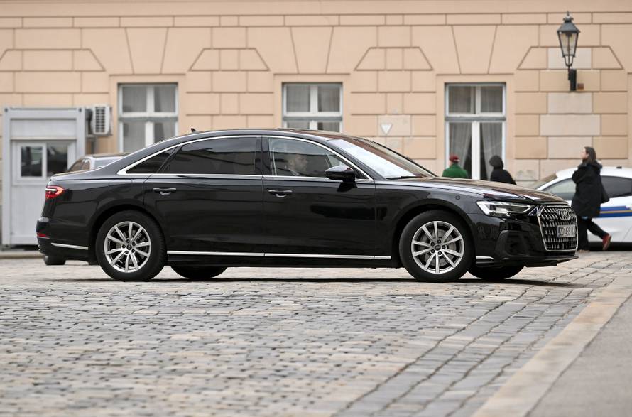 Zagreb: Dolazak na sjednicu Vijeća za nacionalnu sigurnost i Vijeća za obranu