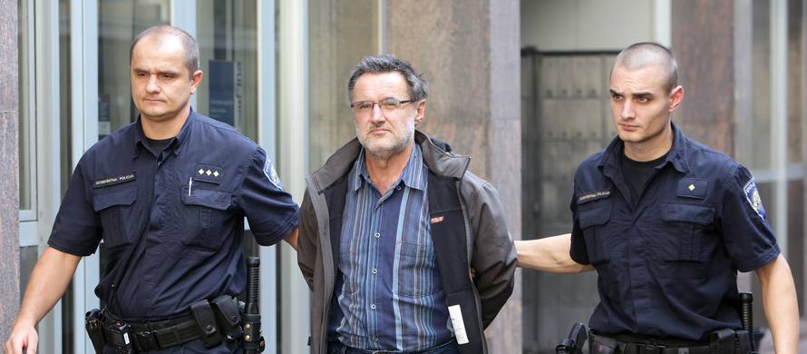 Upucao redara  u glavu i  pitao: 'Što je, što se sada ne smiješ?'