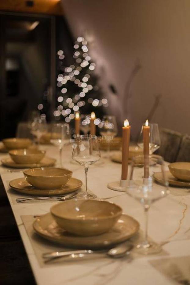 FOTO Ova vila na malom brežuljku u Delnicama nudi luksuz i užitke cijele godine