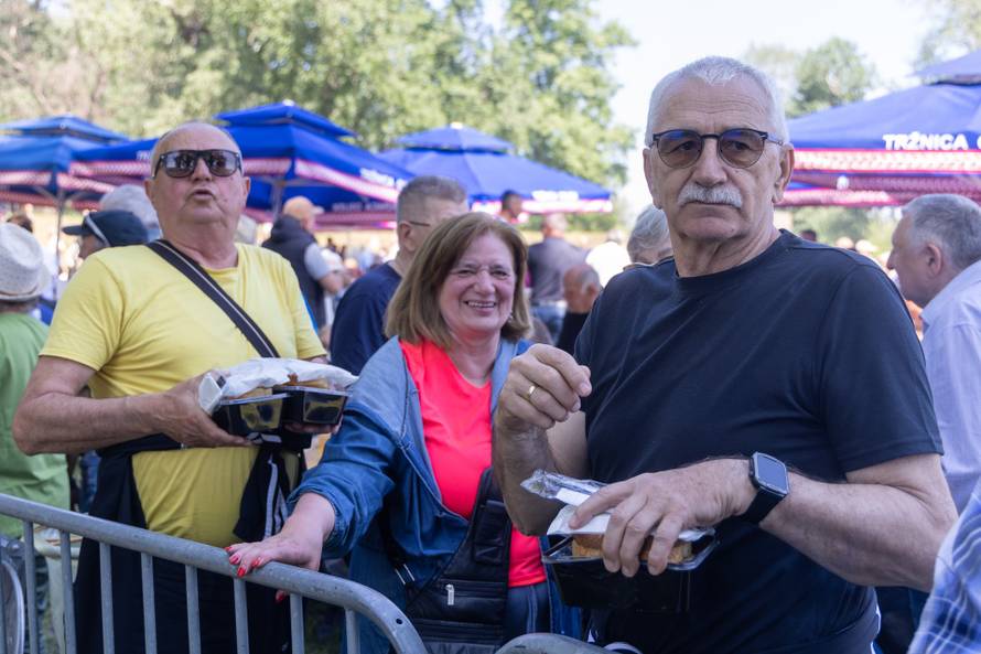 Osijek. Podjela graha na lijevoj obali Drave na Praznik rada