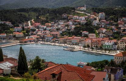 Otok Hvar je fenomen zbog velikog broja akademika