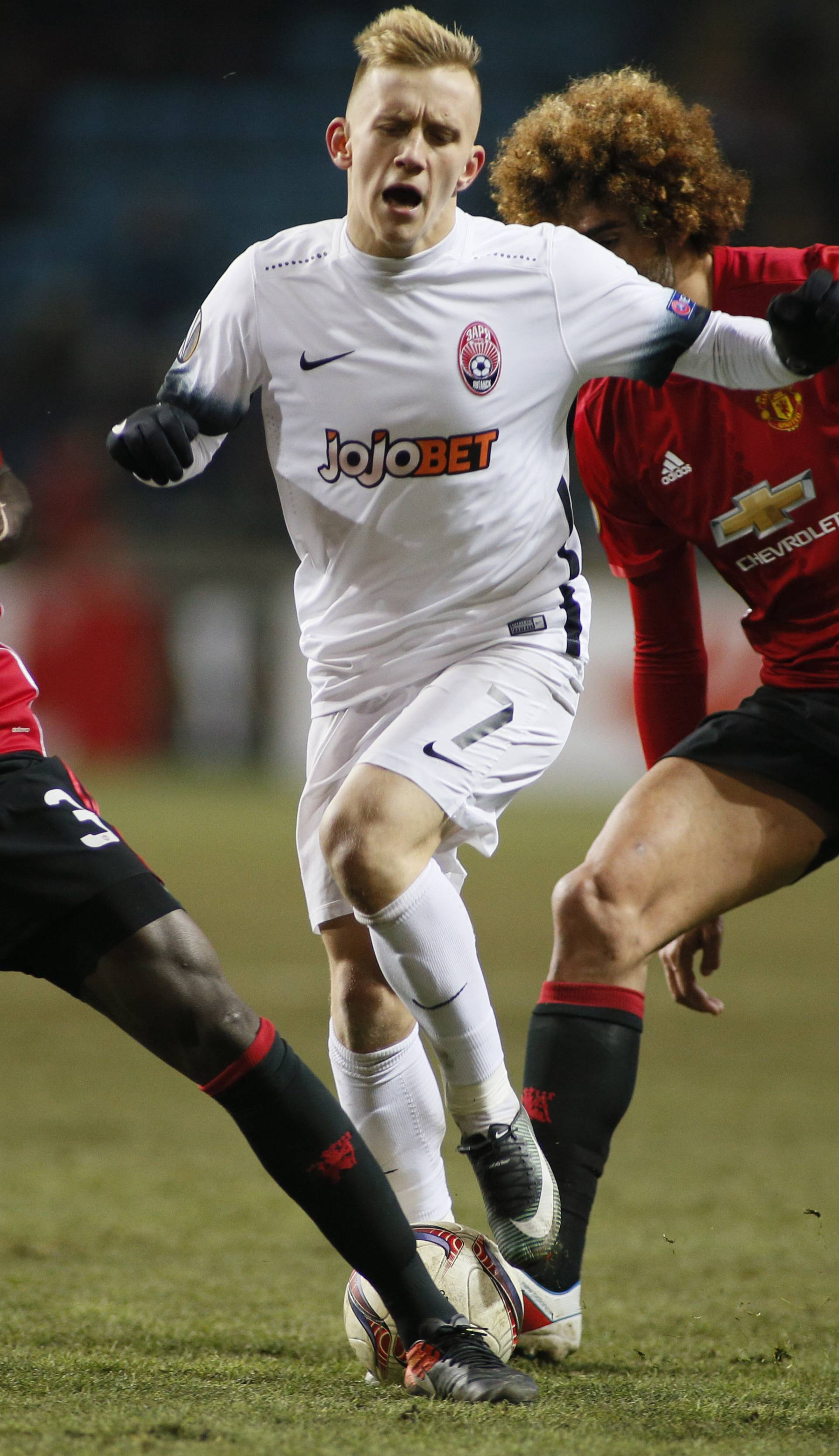 Manchester United's Marouane Fellaini in action with FC Zorya Luhansk's Ivan Petriak