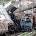 FOTO Šokantne fotografije s mjesta sudara vlaka i cisterne: Čudo da je ovo netko preživio!