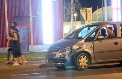 Zagreb: Sudarili se auto i motor, jedan je ozlijeđen