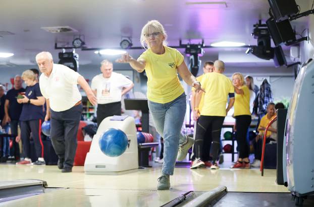 Zagreb: Druženje umirovljenika u Bowlingu Clubu 