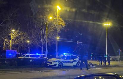 FOTO Policajka sa službenim autom sletjela na tramvajske tračnice: 'Nije bilo ozlijeđenih'