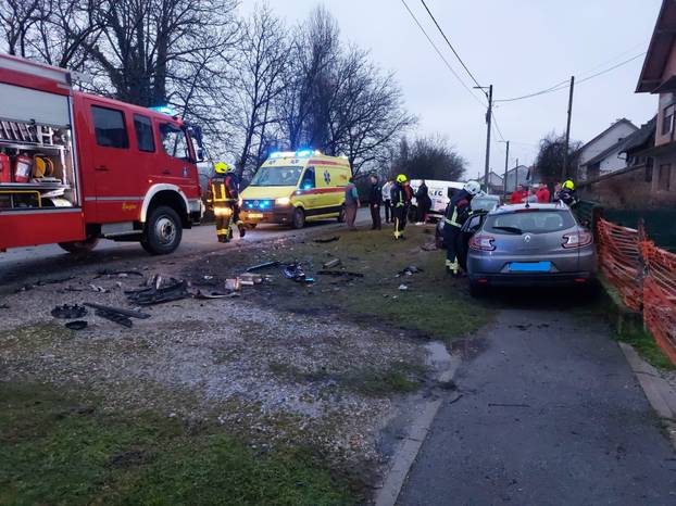 Strašne scene s mjesta sudara kod Siska: Dvoje je ozlijeđenih!