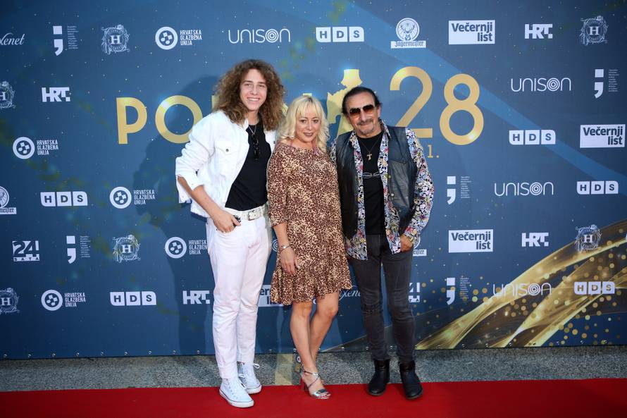 Bebek emotivnom objavom čestitao supruzi 20. godišnjicu braka: 'Sretna nam, ljubavi!'